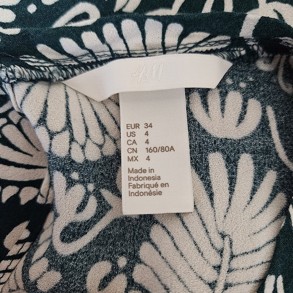H&M Sleeveless Keyhole Blouse - Picture 8 of 10